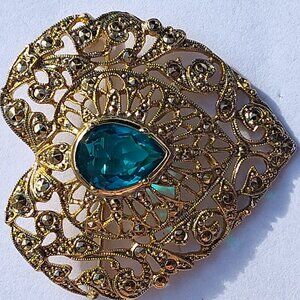 Valentines Day Vintage Brooch Gorgeous Open Filigree Gold tore Emerald glass